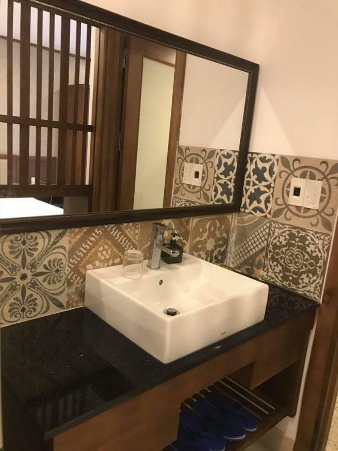 Aris Beach Apartment & Hotel Дананг Екстериор снимка