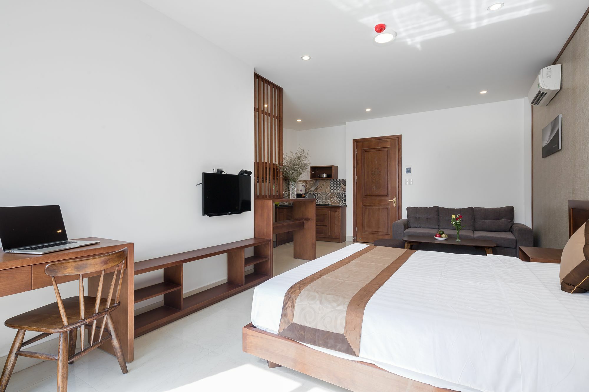 Aris Beach Apartment & Hotel Дананг Екстериор снимка