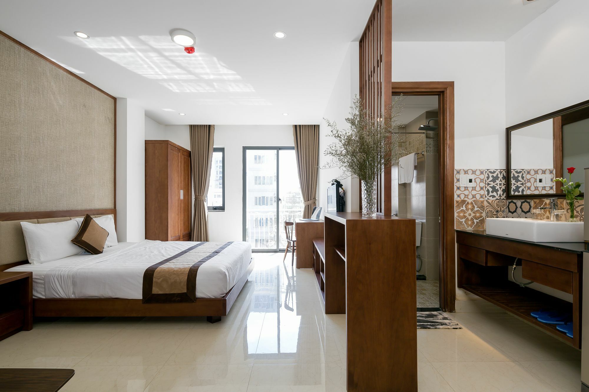 Aris Beach Apartment & Hotel Дананг Екстериор снимка